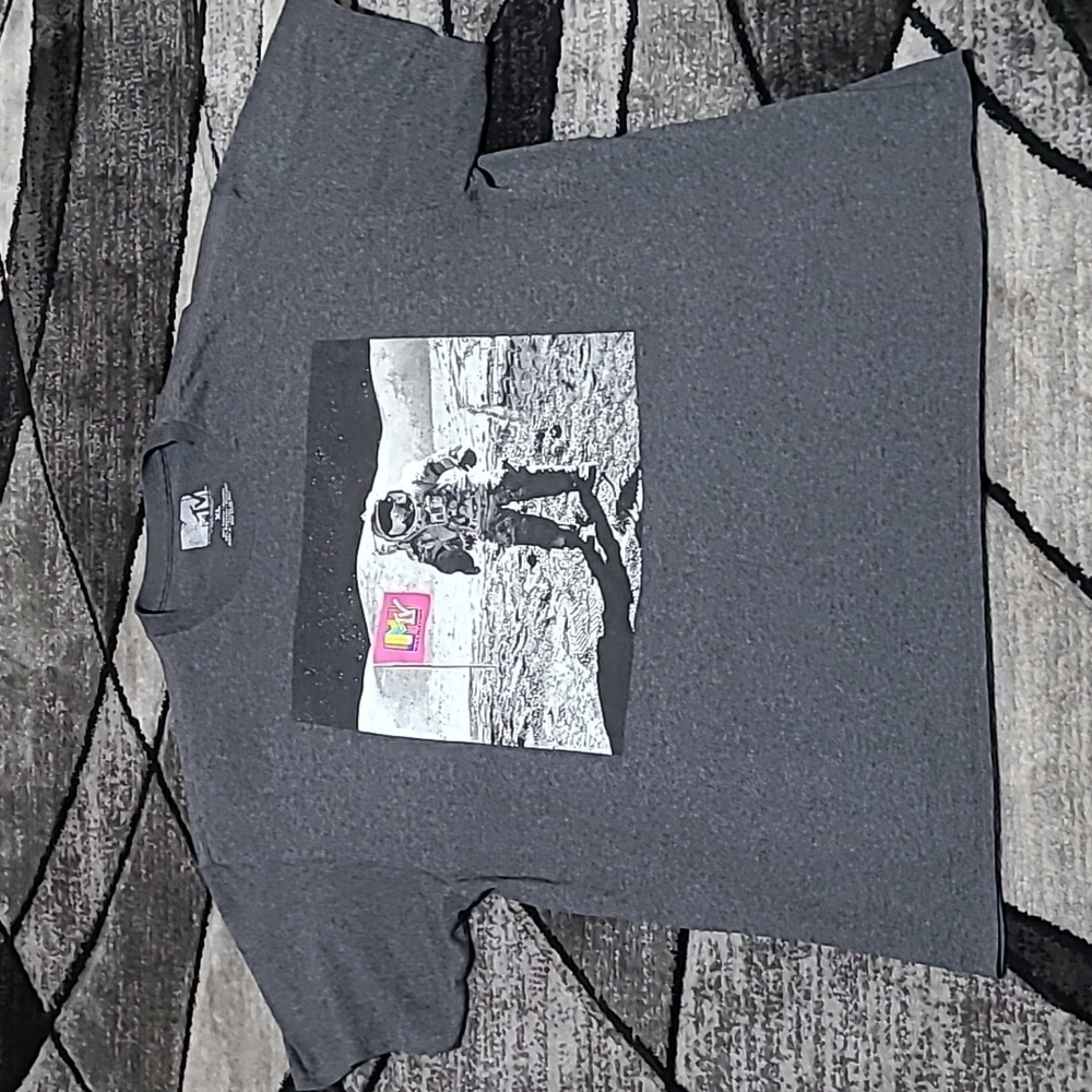 OFFICIALLY LICENSED MTV MUSIC 🎶  TELEVISION MOON MAN GRAPHIC TEE-SHIRT UNISEX
